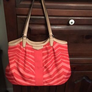 COACH shoulder summer bag. 2 zipper pockets,plus 2 open. 17”w,11”h,6”deep. Class